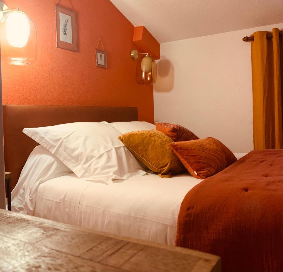 L'Escoundillou Hotel Saint-Jacques-des-Blats Bagian luar foto