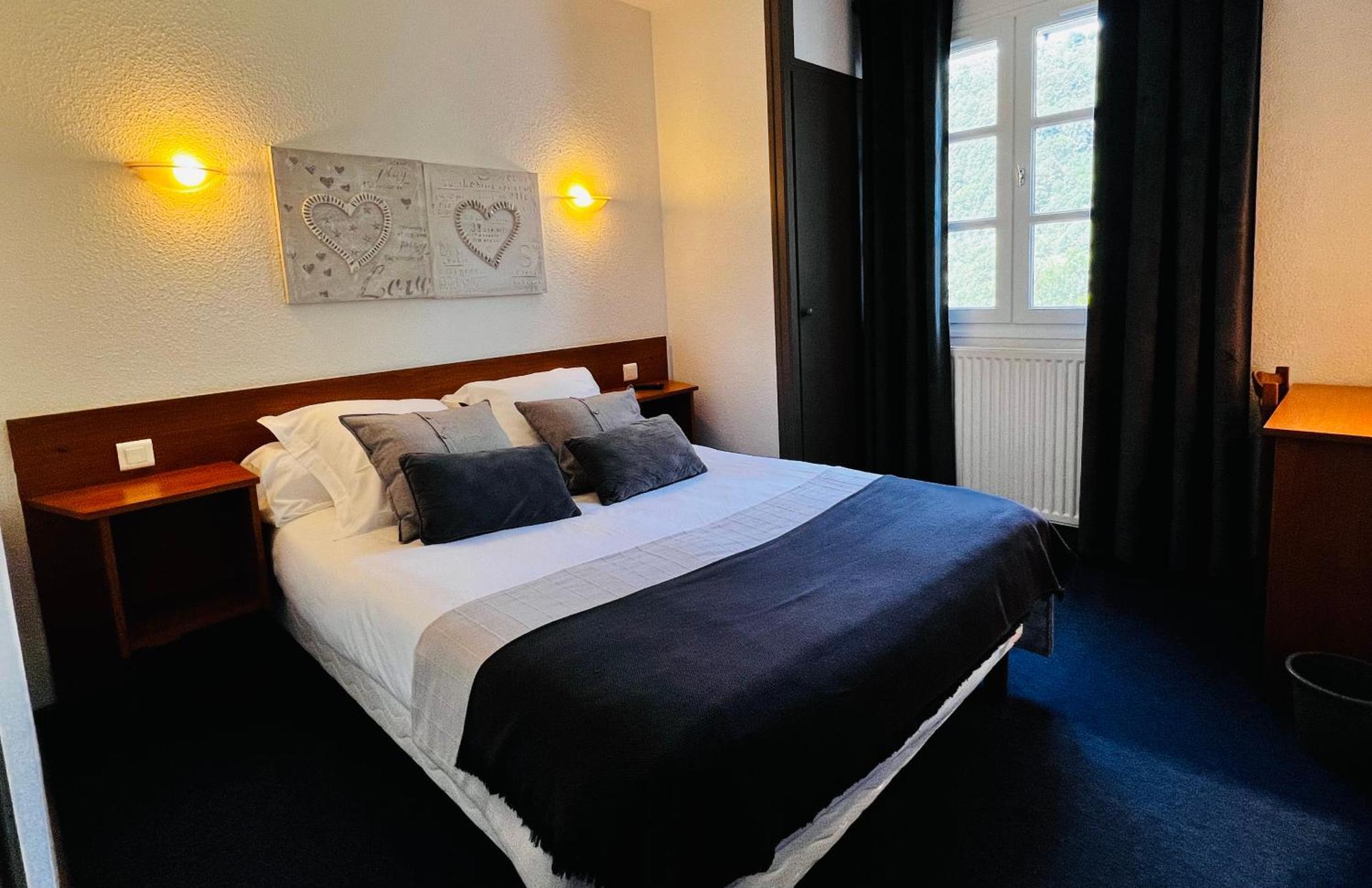 L'Escoundillou Hotel Saint-Jacques-des-Blats Bagian luar foto