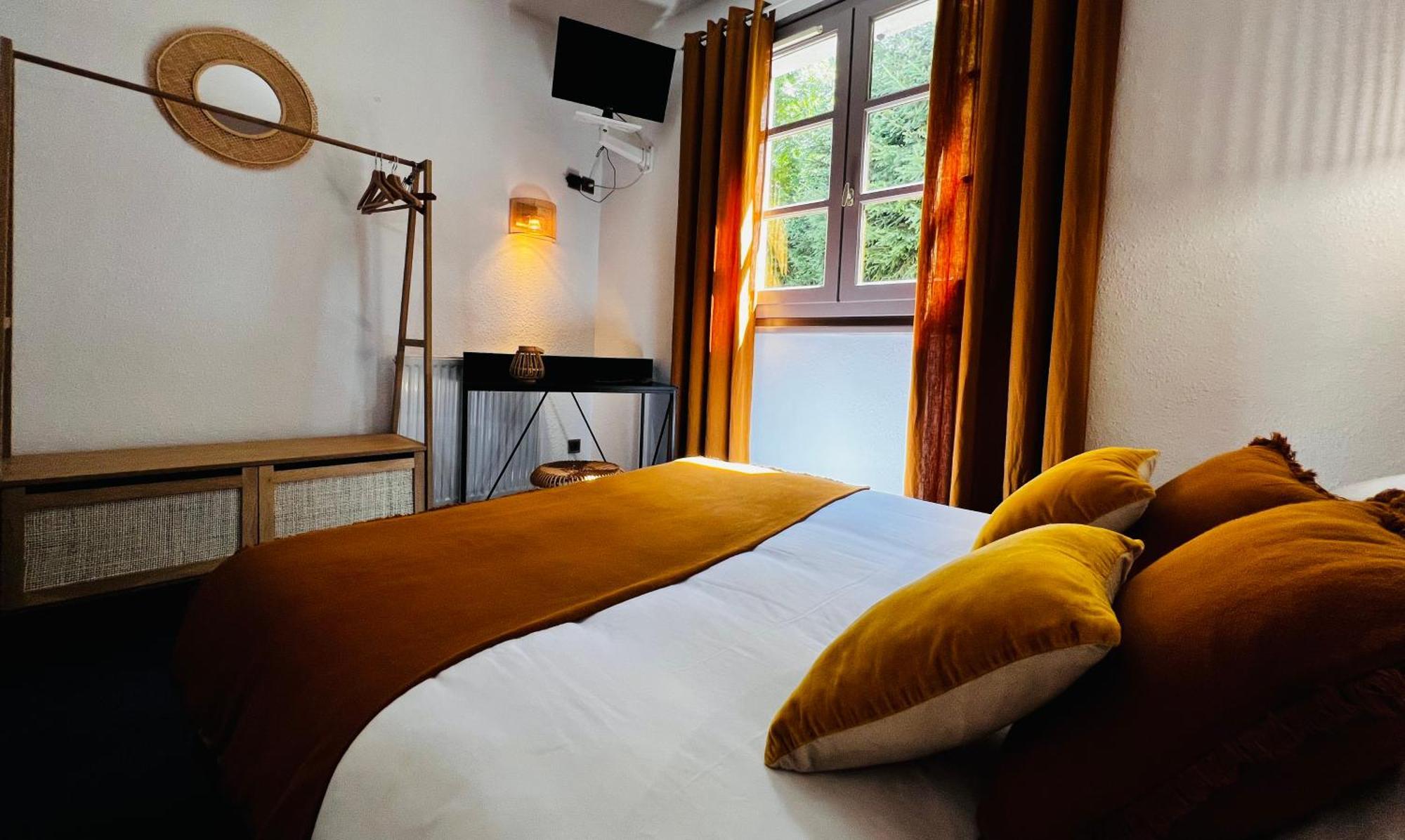 L'Escoundillou Hotel Saint-Jacques-des-Blats Bagian luar foto