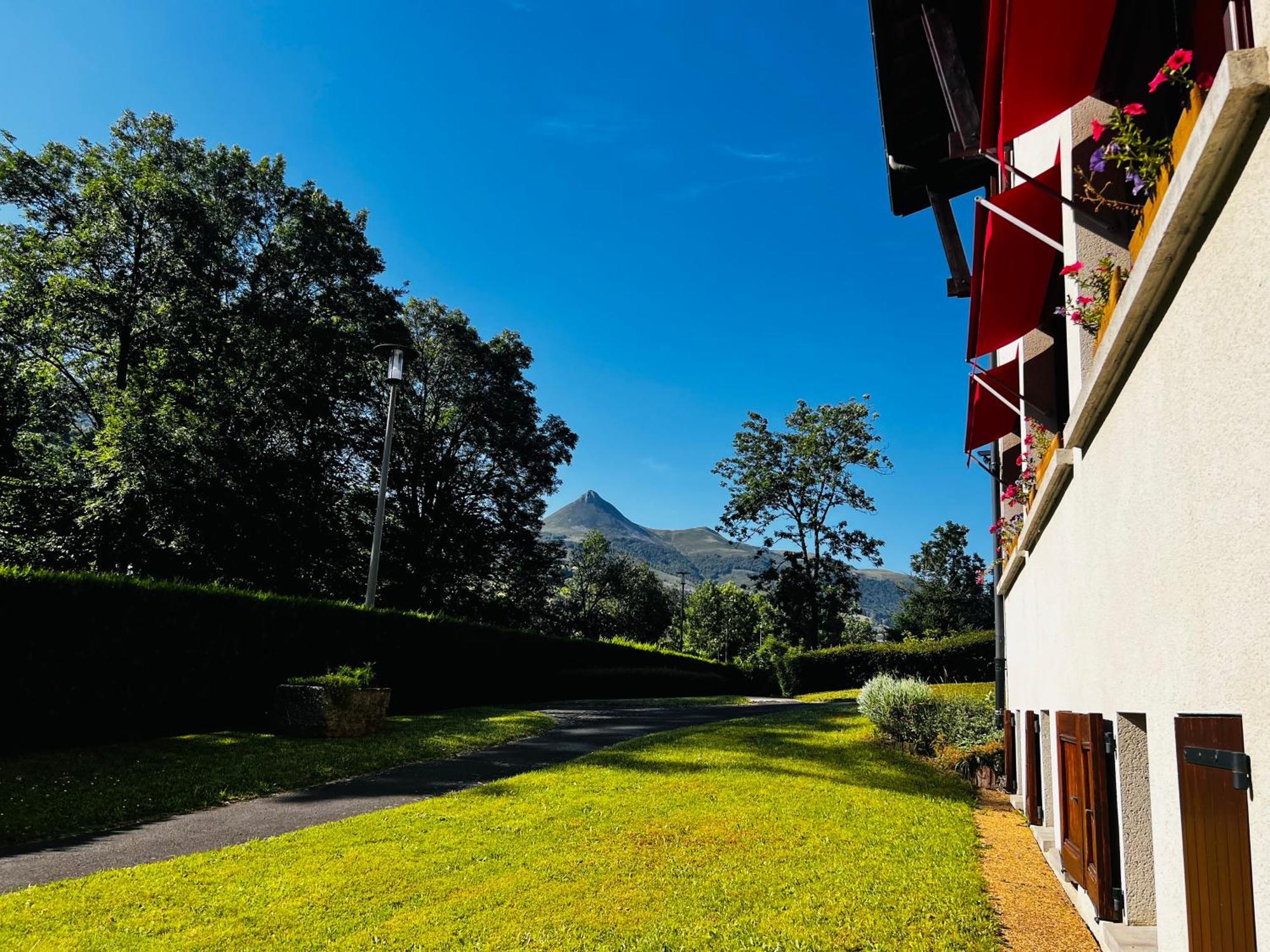 L'Escoundillou Hotel Saint-Jacques-des-Blats Bagian luar foto