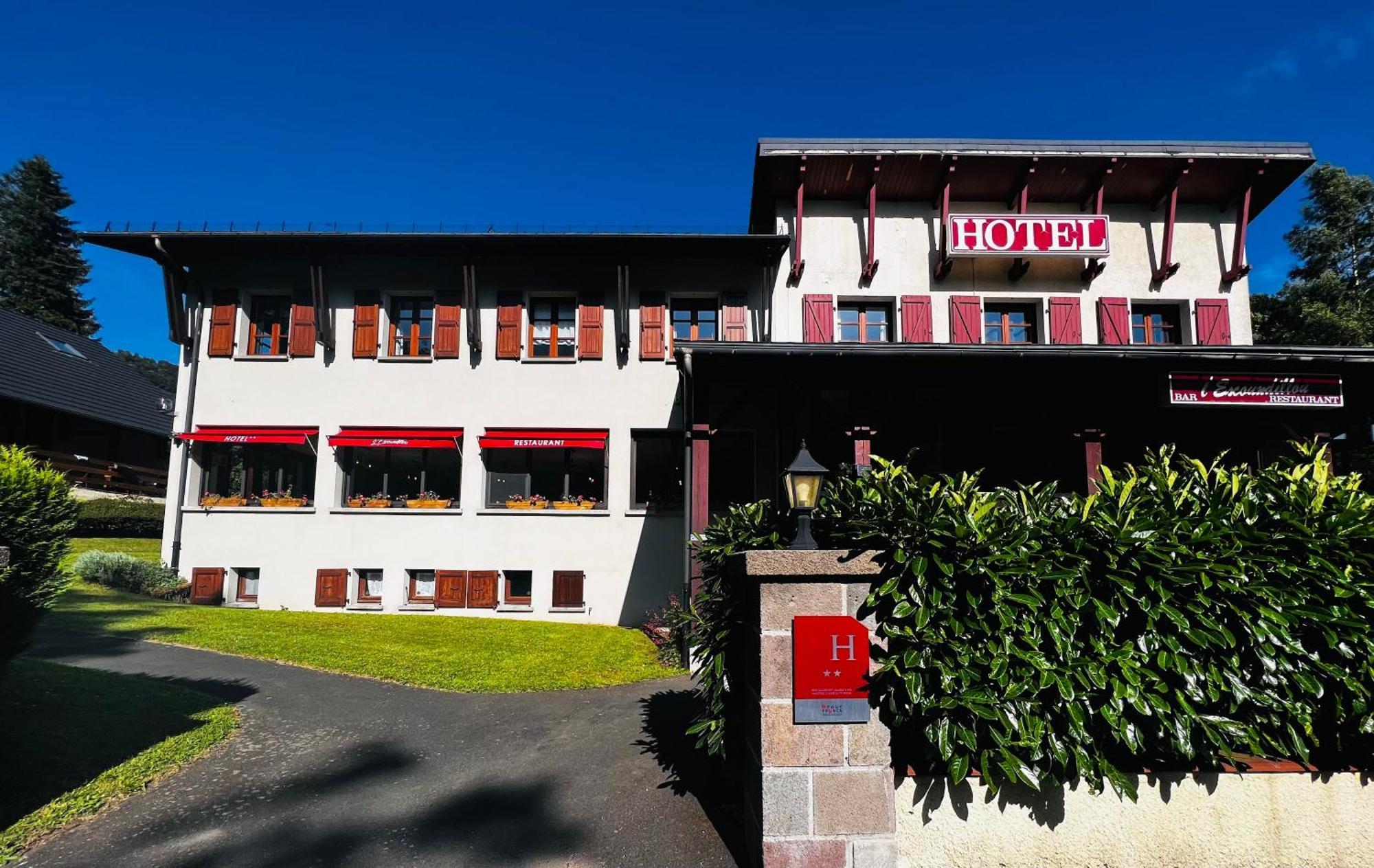 L'Escoundillou Hotel Saint-Jacques-des-Blats Bagian luar foto